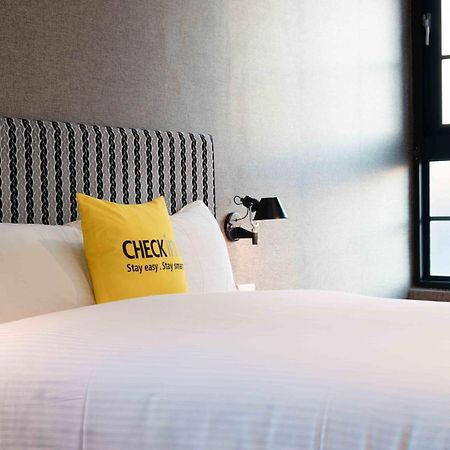 Check Inn Taichung Ziyou Bagian luar foto