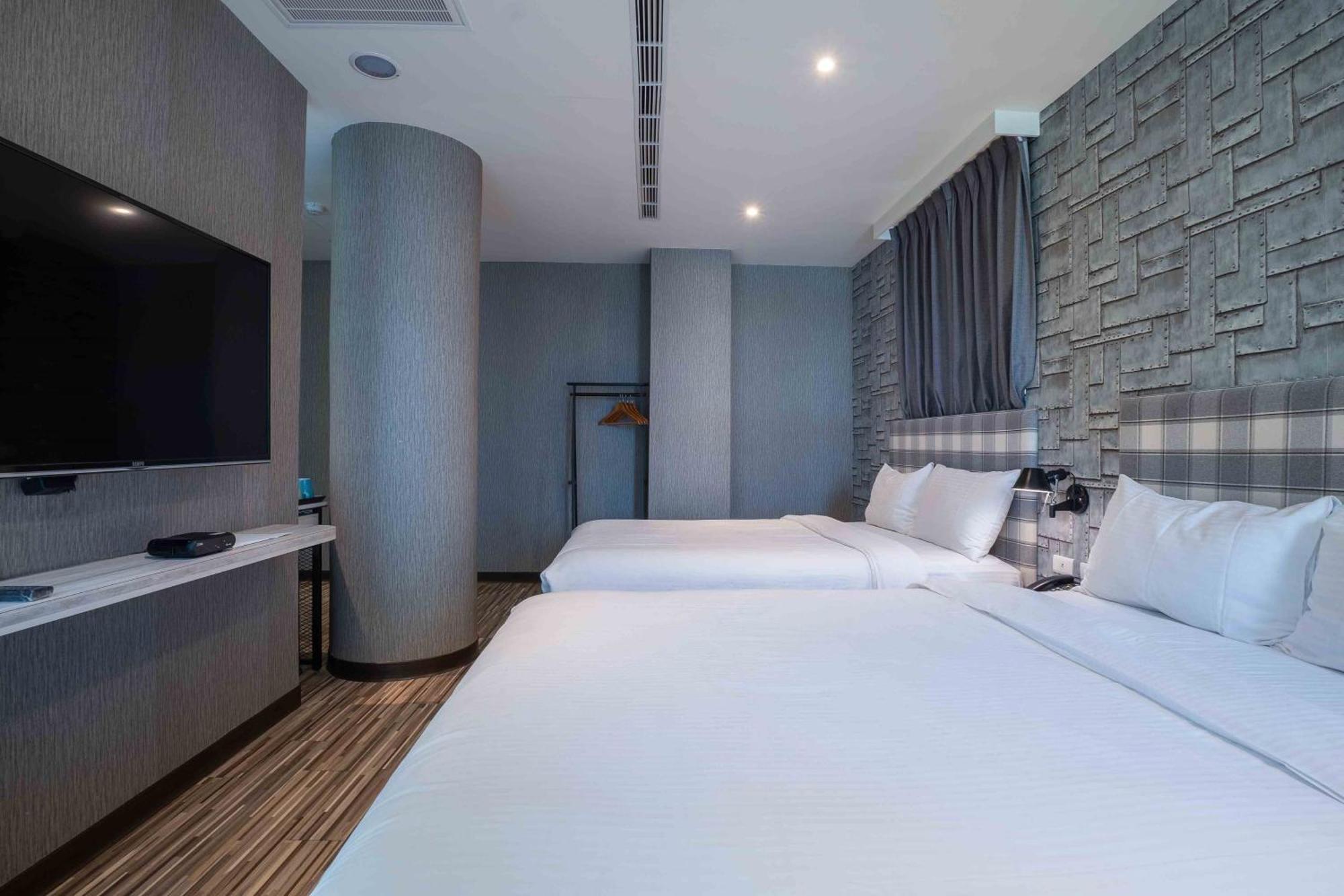 Check Inn Taichung Ziyou Bagian luar foto