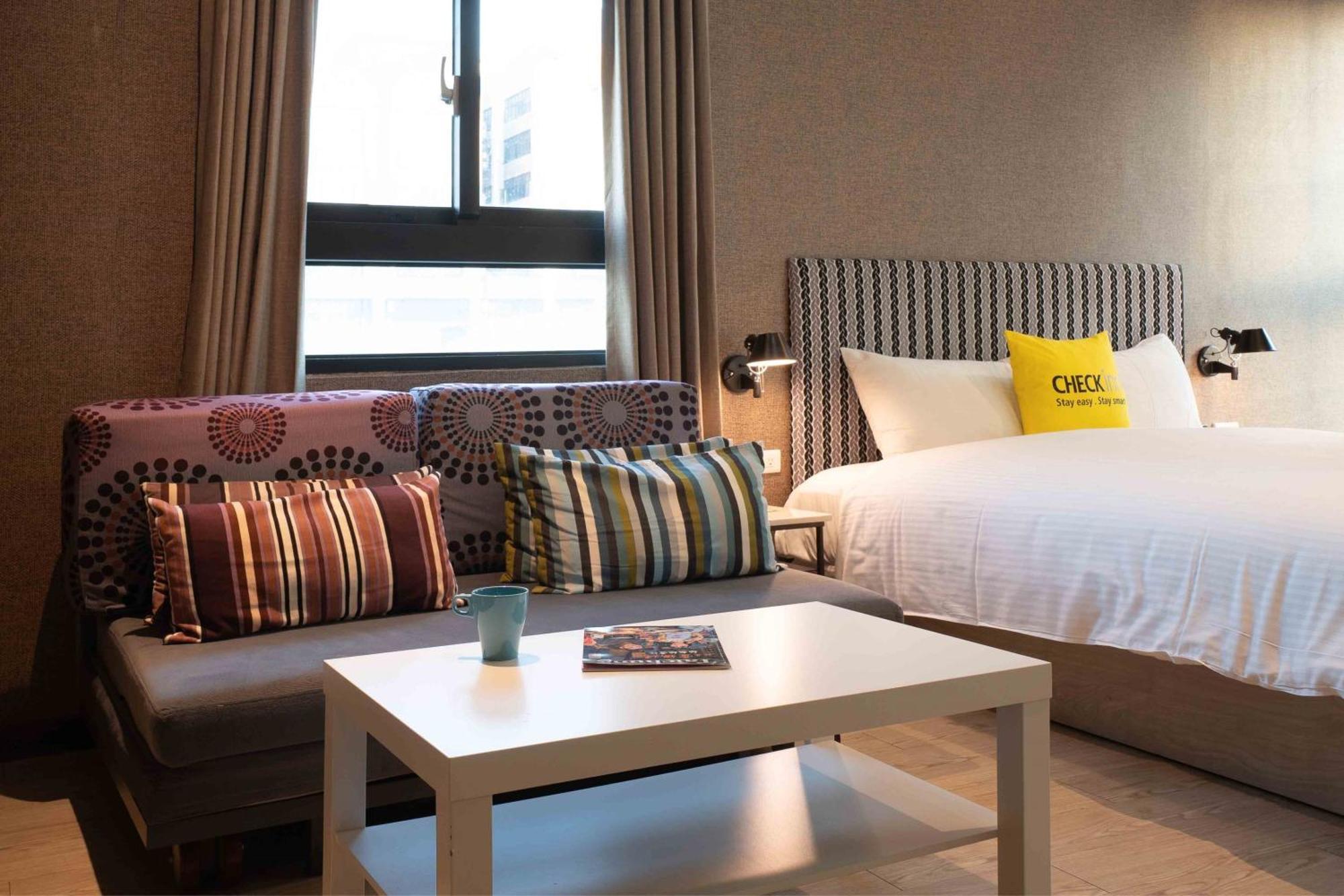 Check Inn Taichung Ziyou Bagian luar foto