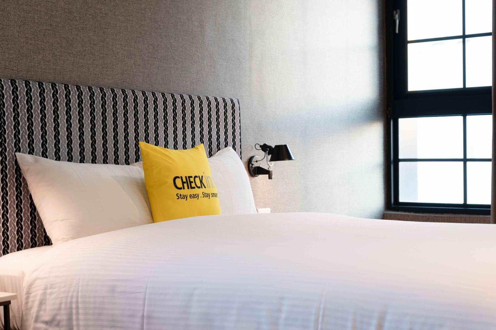 Check Inn Taichung Ziyou Bagian luar foto