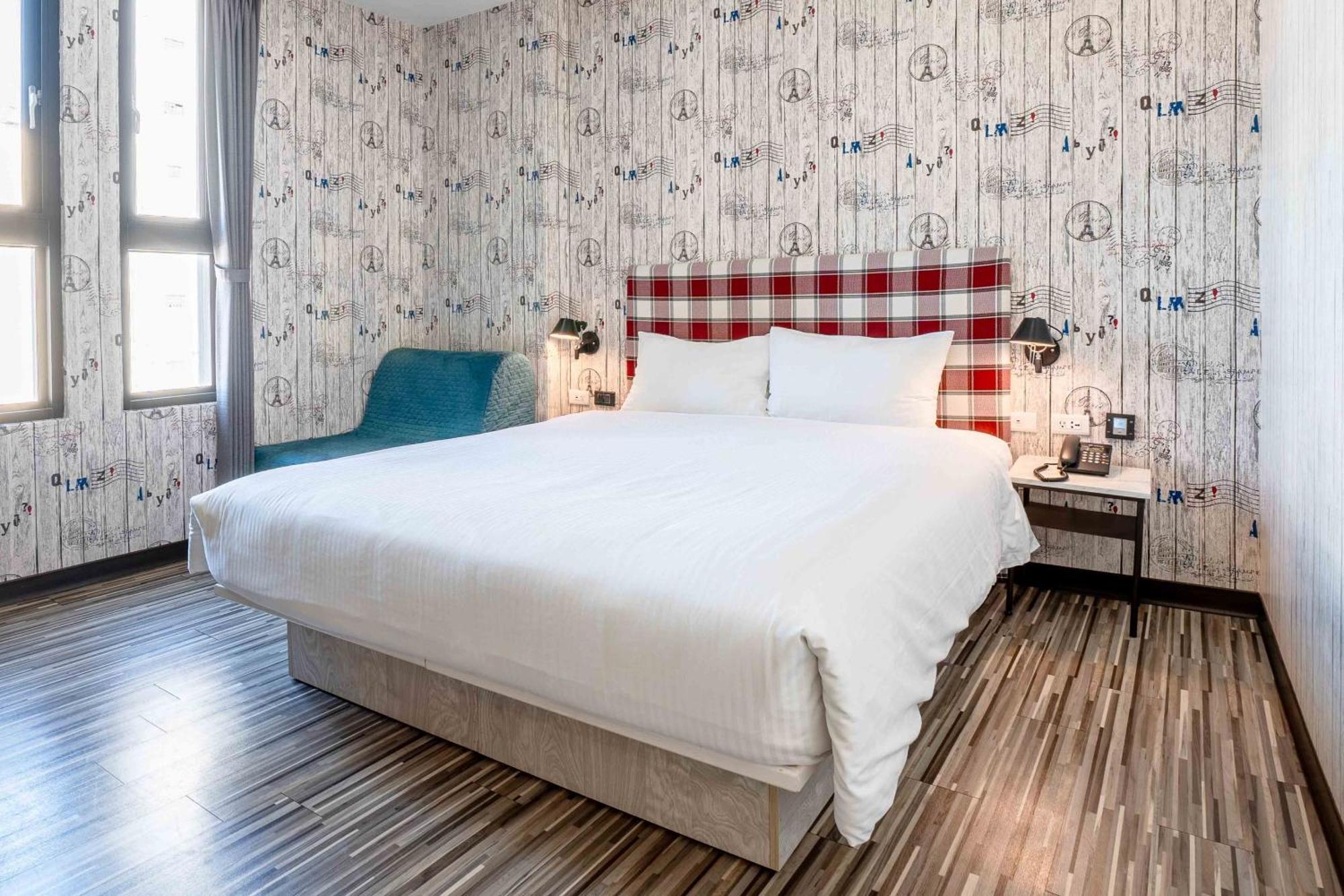 Check Inn Taichung Ziyou Bagian luar foto