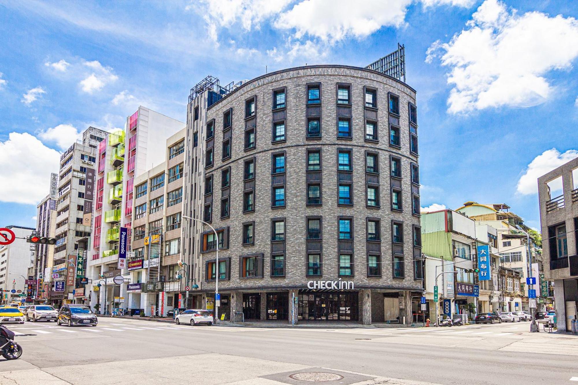 Check Inn Taichung Ziyou Bagian luar foto